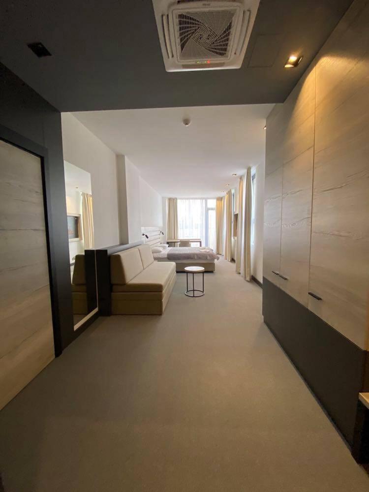 Super Seven Aparthotel
